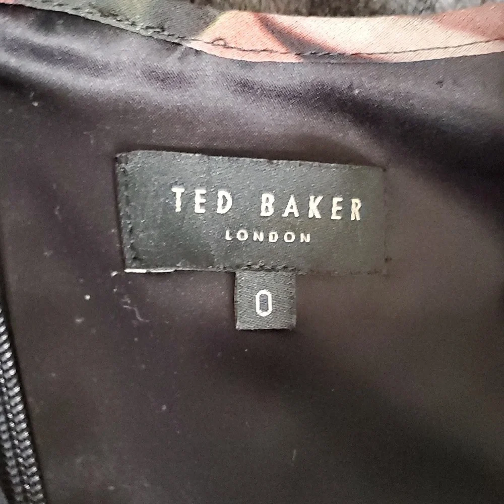 Ted Baker floral dress - Picture 16 of 17